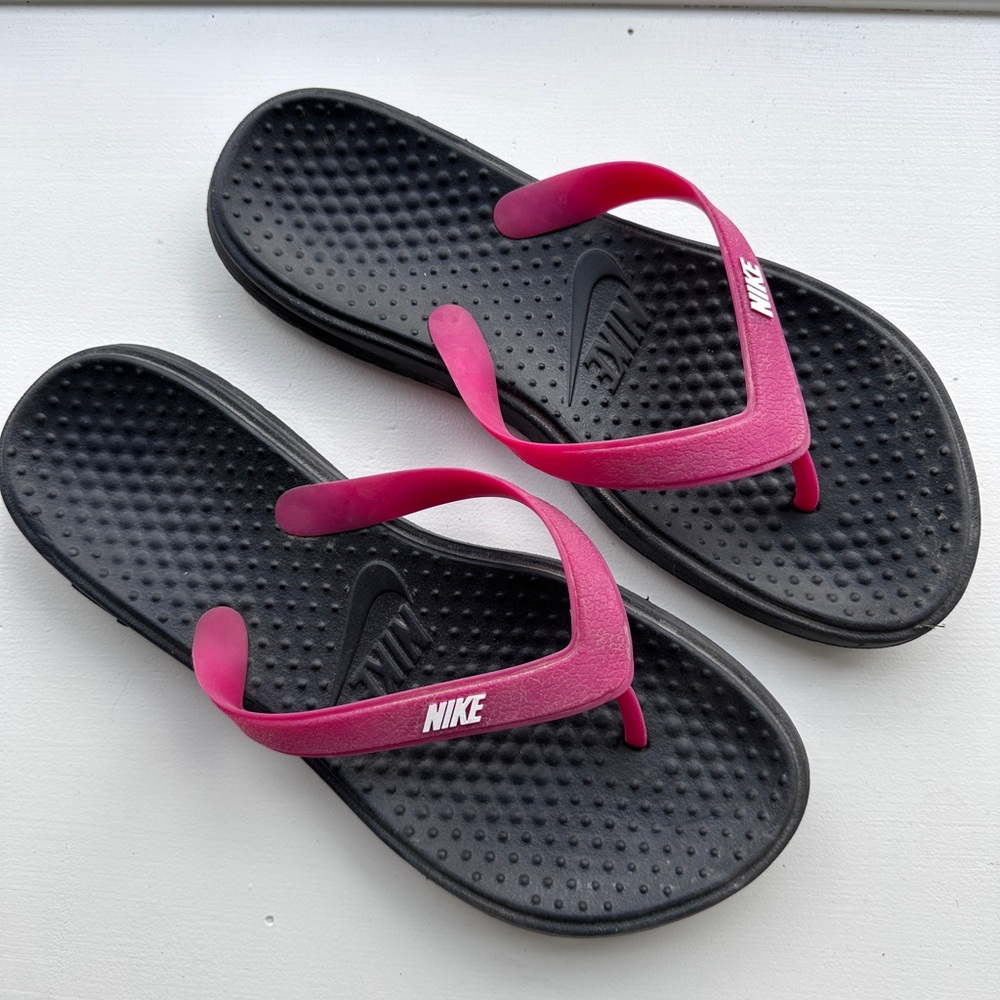 Women’s Size 9 Black Nike Flip Flops